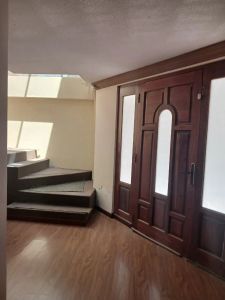 AMPLIA Y  MODERNA CASA EN ALQUILER EN ACHUMANI-HUAYLLANI Foto 3 de 8