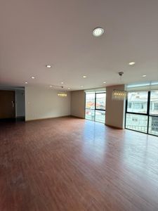 Amplio Depto. en Alquiler, 4 dormitorios
Achumani