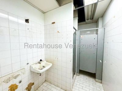 Amplio Local Comercial En Alquiler, Los Cortijos De Lourdes 26-6745 Zoraida Sánchez