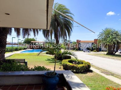 Amplio Y Confortable Th En El Valle Margarita. 5 Hab Y 3 Baños. Xm. 25-15430