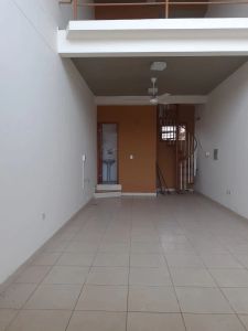 AMPLIOS SALONES COMERCIALES SOBRE AV. VON POLESKY VILLA ELISA