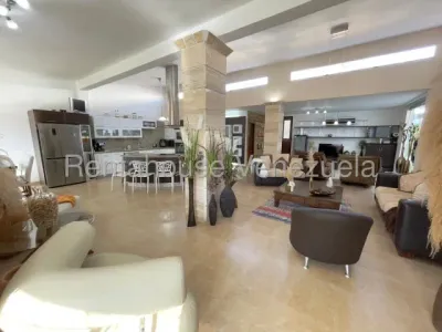 Ana Karina Molleja Vende Espectacular Casa Quinta Amoblada Y Con Planta Eléctrica En Zona Este De Barquisimeto, Lara / Akm