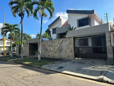 Annic Coronado Vende Exclusiva Casa En Trigal Sur, Ubicada En Calle Cerrada Ref. 267115