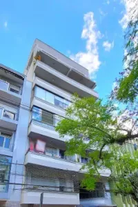 Apartamento 2 dormitórios em frente à Redenção