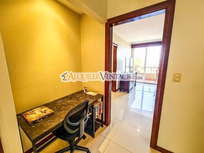 APARTAMENTO AMUEBLADO DE 3 HABIT. CON VISTA EN SAN RAFAEL ESCAZU