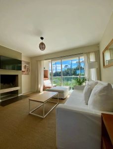 Apartamento con muebles en Barra de Carrasco. 2d, 1b, balcón con parrillero.