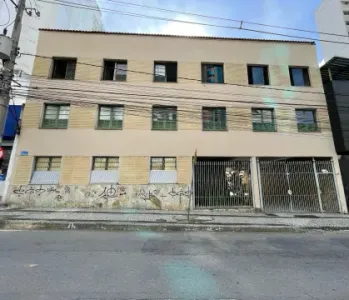Apartamento de 02 quartos na Av Rio Branco