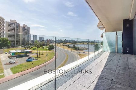 Apartamento En Alquiler Amoblado En Forum De 1 Dormitorio Con Terraza