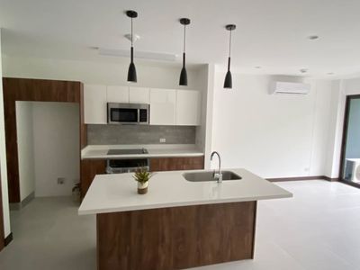  Apartamento en alquiler de 1 habitación en Guachipelín de Escazu Imagem 2 de 16