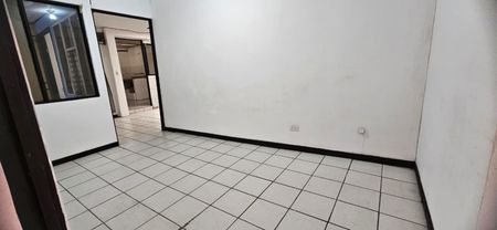  APARTAMENTO EN ALQUILER PLAZA GONZÁLEZ VÍQUEZ EN 2 PISO Imagem 2 de 20