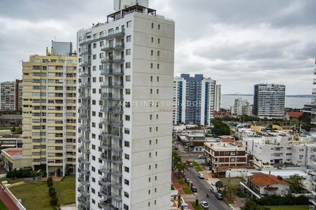Apartamento en venta de 3 dormitorios en Brava, Punta del Este.