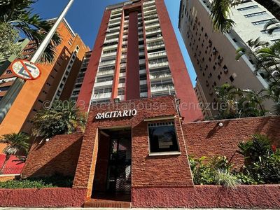 Apartamento en venta ubicado a pocos metros de la Av Bolivar Norte de valencia Carabobo Venezuela Cod 25-4610
