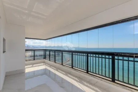 Apartamento frente mar em Porto Belo com 4 suítes e 3 vagas de garagem