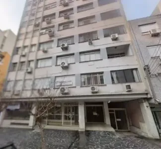 Apartamento no Centro de 2 dormitórios e vaga