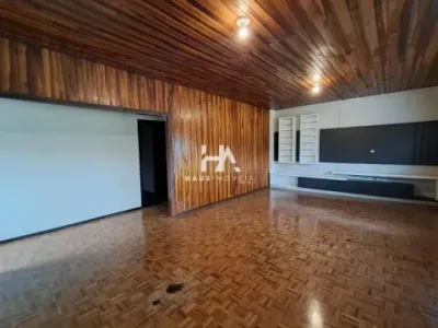 Apartamento para locação no bairro Nereu Ramos com 130 m² e 4 dormitórios.