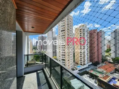 Apartamento reformado para locação ou venda em Moema com 150m2, 3 dorms, 1 suite, 2 vagas e deposito