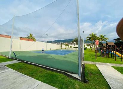 Apartamento semi amueblado en alquiler en Santa Ana centro (ref : 48)