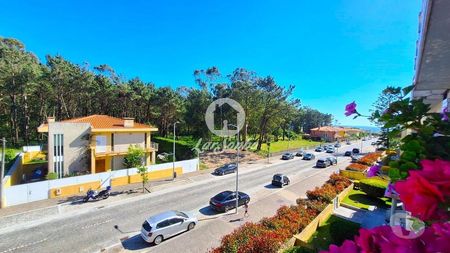 Apartamento T2 com G.F., vistas de mar a 300m da praia em Foto 3 de 4