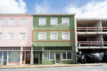 Apartamento T2+1 Remodelado em São Mamede Infesta