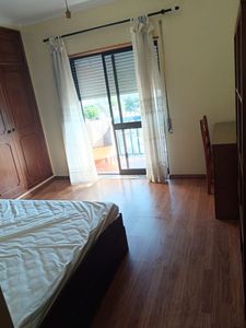 Arrenda-se quarto