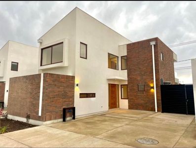 ARRIENDO MODERNA CASA SECTOR LAS RASTRAS, TALCA