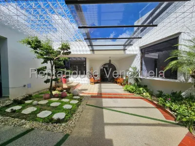 Bella Casa, Con Amplios Y Hermosos Jadines, Piscina Y Áreas De Reunión Familiar. 25-14074