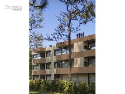 Carrasco, complejo cerrado con casas de 2 y 3 dormitorios a estrenar en Zona de Colegios. Amenities