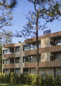 Carrasco, complejo cerrado con casas de 2 y 3 dormitorios a estrenar en Zona de Colegios. Amenities