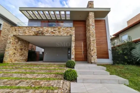 Casa 04 Dormitórios c/ 4 suites Lagoa da Conceição