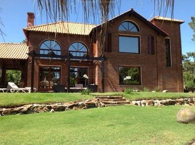 Casa 3 dormitorios en venta en Punta del Este, Punta del Este  CODMP19659 Imagem 1 de 35