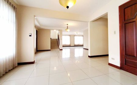  Casa 3 habitaciones y 2 oficinas en Residencial Pivado Tres Rios