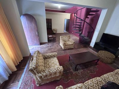 CASA A 2 CUADRAS DEL MALECON CON TERRAZA 280 M2 CONSTRUIDOS DENTRO DE UNA QUINTA DE SOLO 3 CASAS