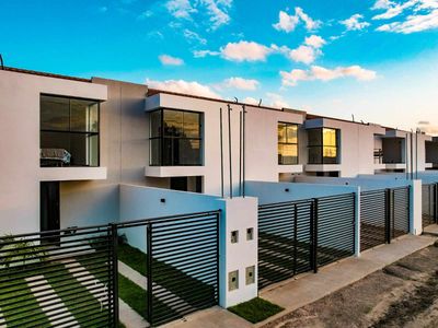 Casa a Estrenar en Alquiler - Vallecito