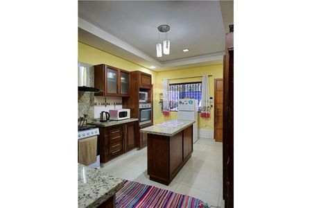 CASA A LA VENTA EN FERNANDO DE LA MORA ZONA NORTE. LAGUNA GRANDE