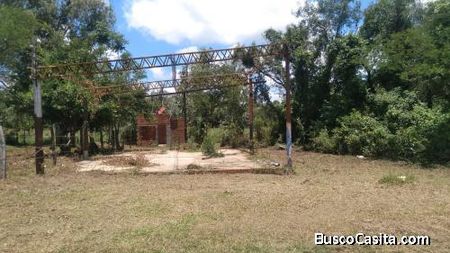 Casa a terminar...TERRENO 13,20 X 27,33 Mts. con casita a techar en el fondo  ZONA CARFEM YPANE