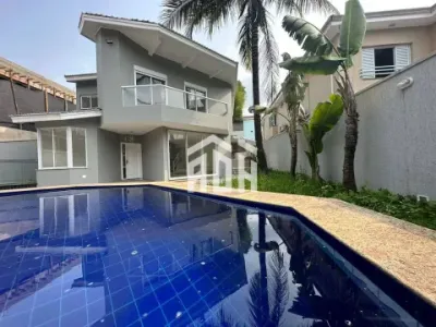 Casa à Venda - 600 m² de Terreno e 415 m² de Construção