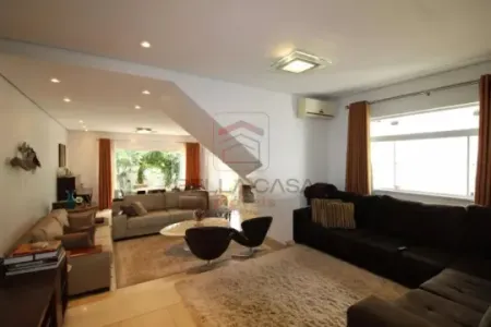 Casa à venda com 240m², 3 quartos e 5 vagas