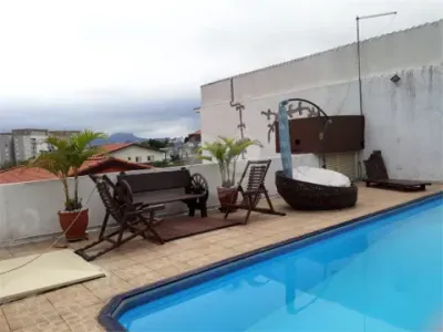 Casa à venda com 4 quartos, sendo 2 suítes, em Jaguaré, São Paulo - SP