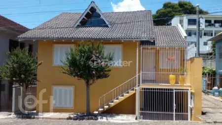 Casa à venda Rua Comendador Sílvio Toigo, Rio Branco - Caxias do Sul