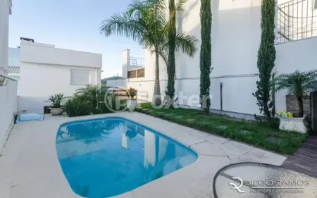 Casa à venda Rua Pedro Carneiro Pereira, Teresópolis - Porto Alegre