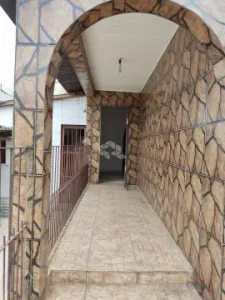 Casa Ampla com 3 Dormitórios (2 Suítes) e 2 Vagas na Vila Nova