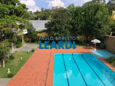 CASA ASSOBRADADA - MORUMBI - SP