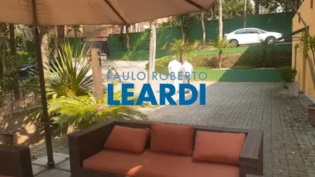 CASA ASSOBRADADA - PANAMBY - SP