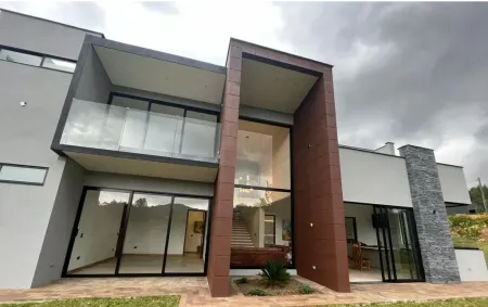 Casa Campestre en Venta en El zango, Guarne