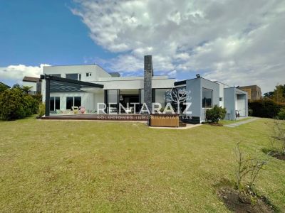 Casa Campestre en Venta en Loma del Chocho, Envigado