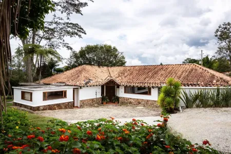 Casa Campestre en Venta en Quirama, El carmen de viboral Foto 1 de 17