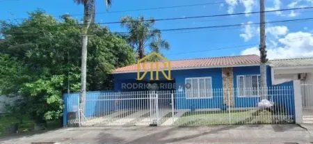 CASA COM 03 DORMITÓRIOS, SENDO 01 SUITE