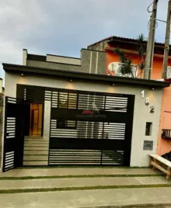 Casa com 2 dormitórios à venda, 75 m² por R$ 450.000 - Jardim Layr - Mogi das Cruzes/SP
