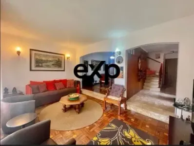 Casa com 3 Quartos e 2 banheiros à Venda, 170 m² por R$ 1.990.000