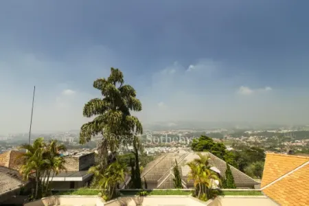 Casa com espaço gourmet e piscina
